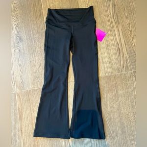 Girls Jill Yoga high rise black flare yoga pants!!!